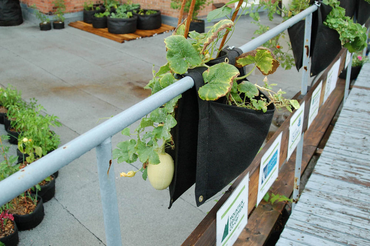 self watering saddle railing planter Smart Pot Wall Flower Saddle Planter