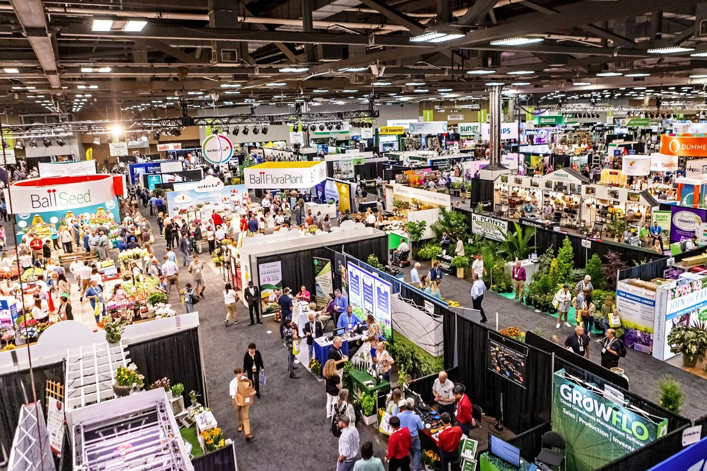 Smart Pot and High Caliper Growing team meeting horticulture professionals at a trade show